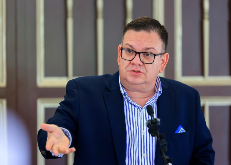 Christian Guevara critica a El Faro por no reconocer los 1,000 días sin homicidios en El Salvador