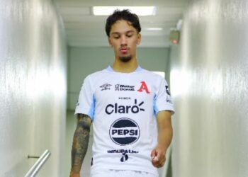 Enrico Dueñas es presentado oficialmente como nuevo fichaje de Alianza FC