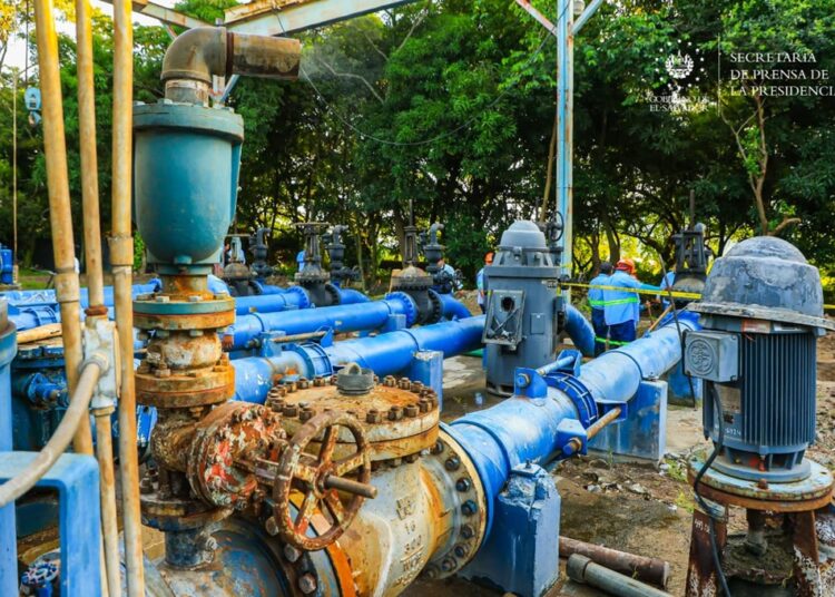 Trabajos de reparación en Nejapa buscan restablecer el suministro de agua potable en las próximas horas