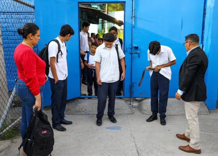 Centros escolares de Ciudad Delgado aplican nuevas disposiciones disciplinarias para ingresar a estudiar