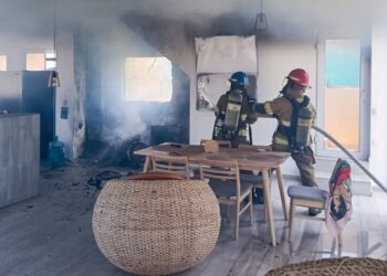 Bomberos sofocan incendio en rancho de playa El Pimental provocado por fuga de gas