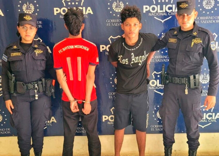 Hurto de motocicleta en San Miguel termina con dos jóvenes capturados