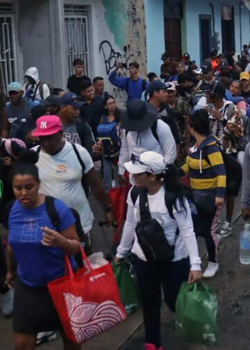 Migrantes salen en caravana con la esperanza de obtener visas de trabajo en Canadá y Alemania