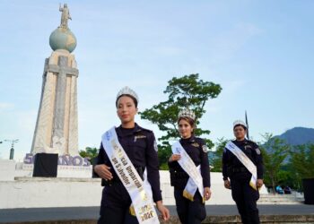 La Policía Nacional Civil se une a las Fiestas Agostinas con serenata a sus reinas desde la Plaza Salvador del Mundo