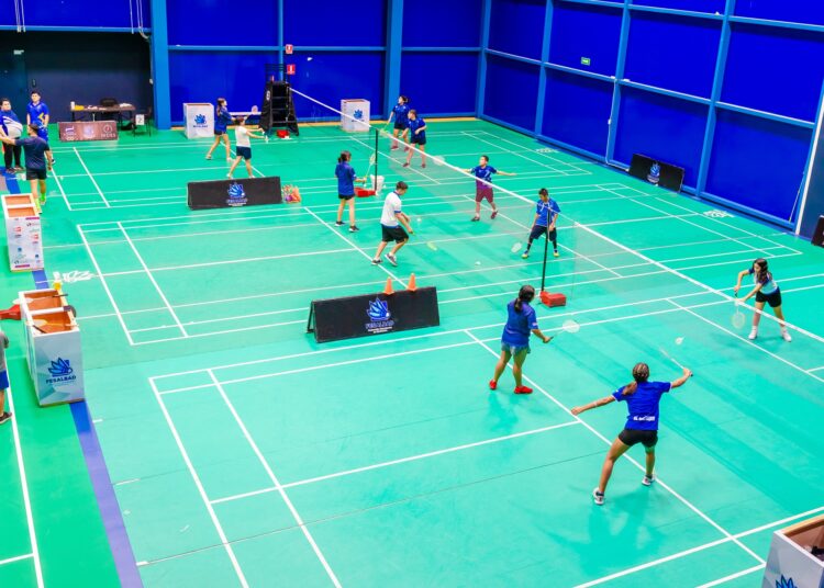 Niños y adolescentes del Hogar San Vicente de Paúl desarrollan habilidades deportivas con proyectos de bádminton y natación