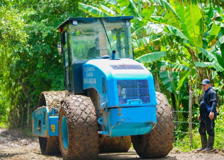 Alcaldía de Santa Ana Centro mejora accesos viales de sus municipios