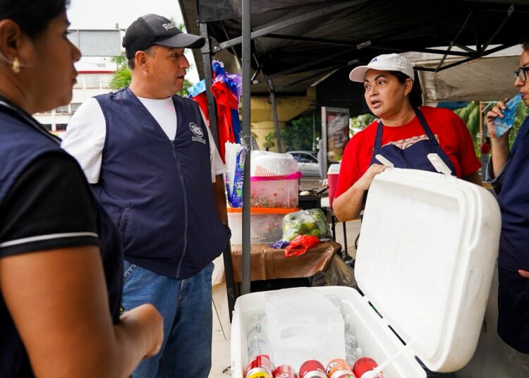 Alcaldía refuerza control a comerciantes para garantizar seguridad durante el partido