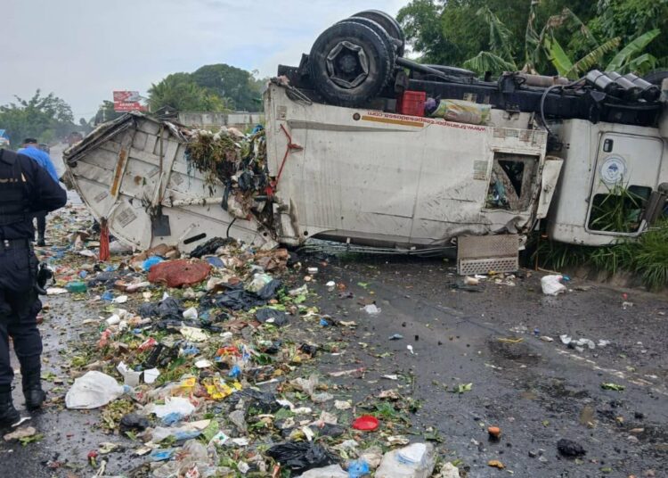 Accidente en Cojutepeque complica el tráfico y deja dos heridos