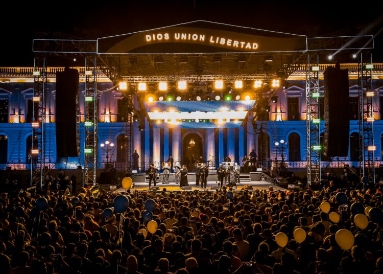 Los Hermanos Flores llevarán la cumbia salvadoreña al escenario de Coachella 2026