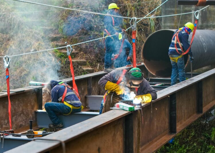 Construyen soporte estructural para garantizar estabilidad y durabilidad de la línea principal de agua potable