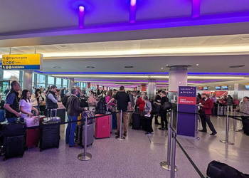 Varios aeropuertos europeos enfrentan retrasos y cancelaciones tras un ciberataque