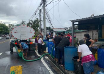 Distribución de agua potable continúa en San Salvador y La Libertad