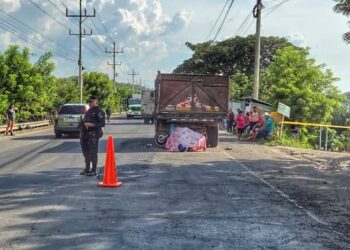 Accidente deja un menor de 14 años muerto tras chocar con un camión