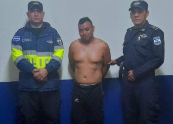 Sujeto arrestado tras propinar puñetazos a su madre en la cabeza y rostro