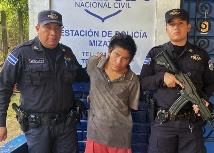 Autoridades detienen a hombre que hizo señas de la pandilla MS