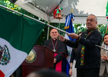 El Salvador reafirma su hermandad con México en el 215 aniversario de su independencia