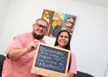 Pareja de Youtubers transforma tragedia en solidaridad para madres del Hospital Bloom con la Casa de Mateo