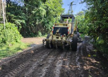 Arrancan obras de pavimentación en cantón Los Toles