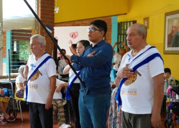 La patria se celebra a cualquier edad: Hogar Paz y Bien conmemora la Independencia con orgullo