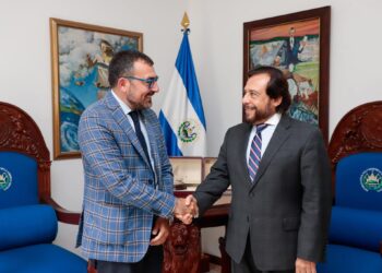 Vicepresidente Ulloa y OIM refuerzan cooperación en temas migratorios en El Salvador