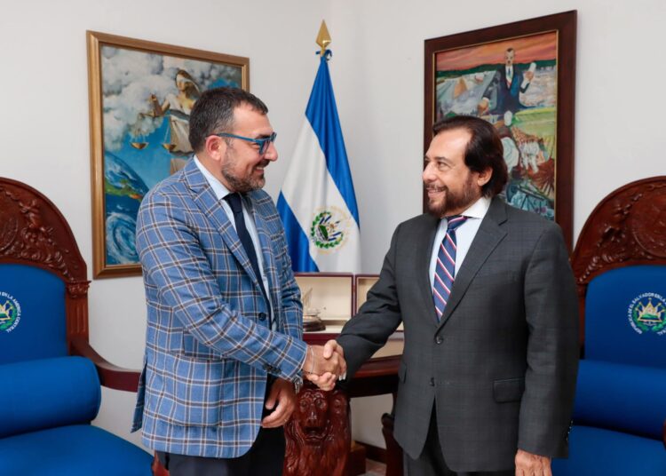 Vicepresidente Ulloa y OIM refuerzan cooperación en temas migratorios en El Salvador