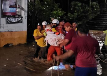 Familias son evacuadas en San Francisco Gotera tras inundaciones por desbordamiento del río