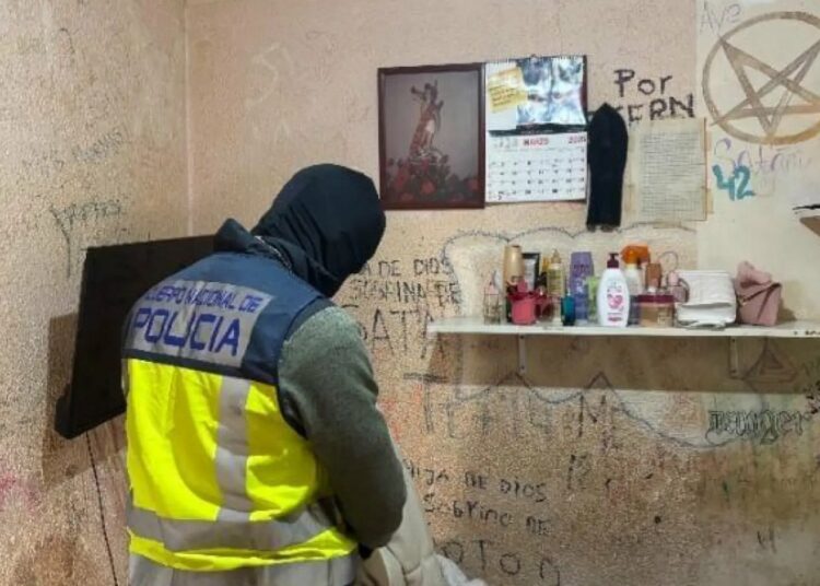 La Policía desmantela altar satánico vinculado a marero salvadoreño en España