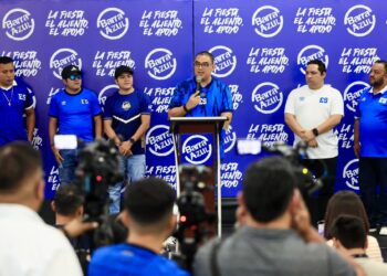 Aficionados se une en la ‘Barra Azul’ para alentar a la Selección de El Salvador