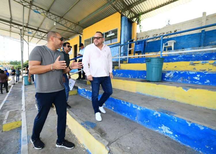 Visita al Estadio Ramón Flores Berríos en Santa Rosa de Lima para iniciar proyecto de renovación