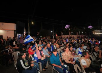 Cientos de salvadoreños abarrotan el Palacio Tecleño para la elección de Miss Universo El Salvador 2025