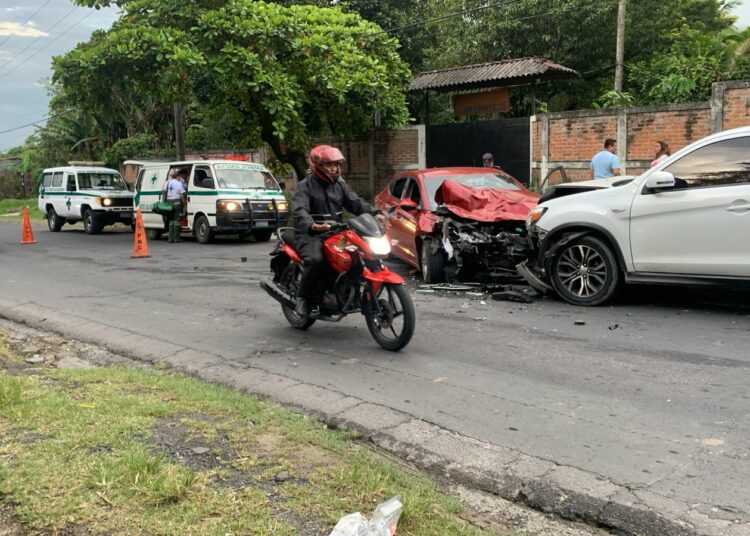 Accidente en carretera a Suchitoto deja un fallecido y dos personas lesionadas