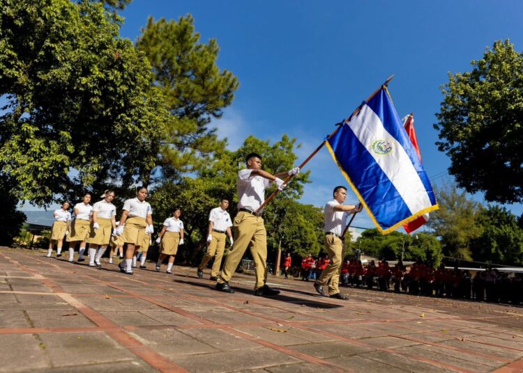 2,000 estudiantes del INFRAMEN se suman a los lunes cívicos