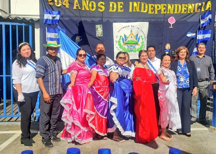 Maestros de Ciudad Delgado dan el ejemplo y participan en actos cívicos