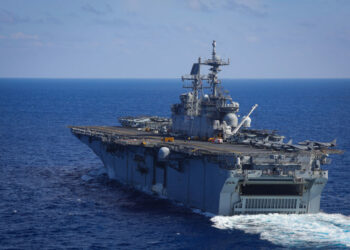 Difunden primeras imágenes del USS Iwo Jima frente a costas de Venezuela