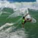 Surfistas del mundo se miden en el segundo día de competencias en el campeonato mundial de surf