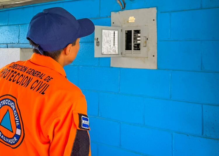 Inspeccionan estadio Cuscatlán previo al partido de esta noche