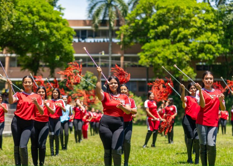 Estudiantes del INFRAMEN listos para el desfile del 15 de septiembre