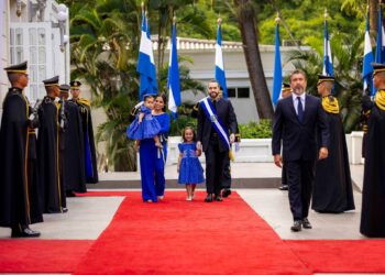 Familia Presidencial encabeza ceremonia de independencia patria