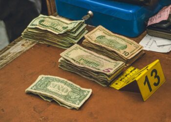 Expropian más de $15 mil y un vehículo a la delincuencia