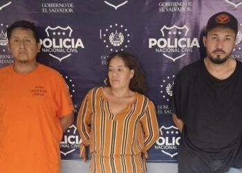 Golpearon a su compañero de copas y fueron capturados