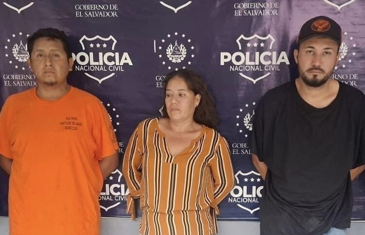 Golpearon a su compañero de copas y fueron capturados