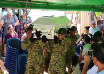 Dan último adiós a niño ahogado en río de Morazán