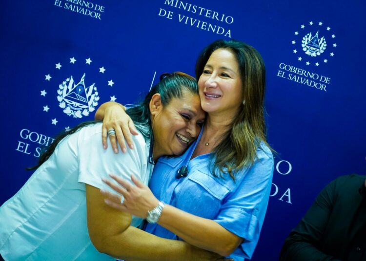 Ministra Michelle Sol destaca obras en Distrito Italia que protegen cida y patrimonio de las familias