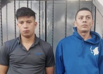 Capturan a motociclistas que trataron de escapar de un retén policial