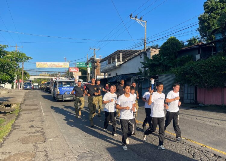 La Antorcha Centroamericana sigue su paso por El Salvador