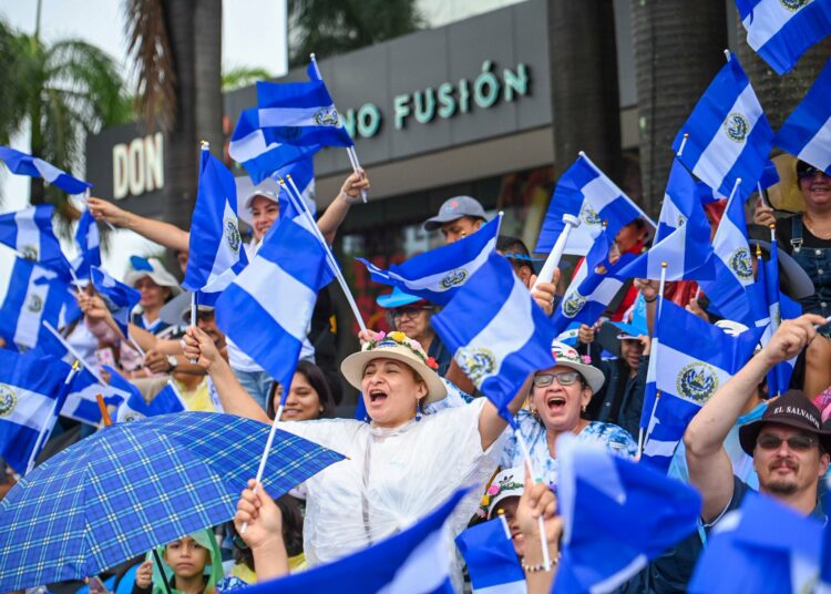 El Salvador vive su independencia con alegría y unión familiar