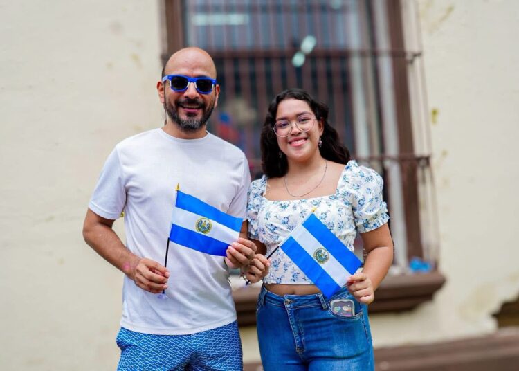 Alcalde Gustavo Acevedo destaca la alegría del desfile patrio en la Ciudad Morena