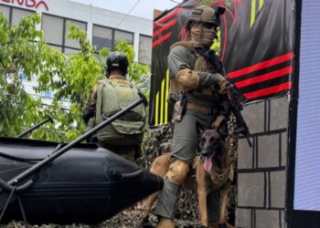 Salvadoreños demuestran Cariño a los agentes K9