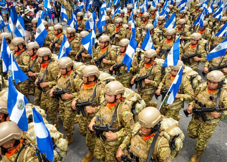 La Fuerza Armada se sumó al desfile evocando unidad y libertad en la independencia