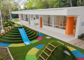 Gobierno entrega escuela parvularia renovada para beneficiar a más de 200 niños en La Libertad Costa